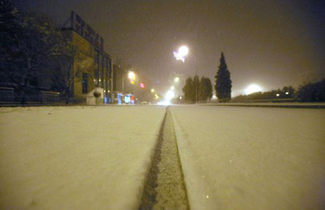 Heavy snow, thunder storm hit Beijing