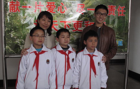 Brother-sister duo donate to children in Sichuan