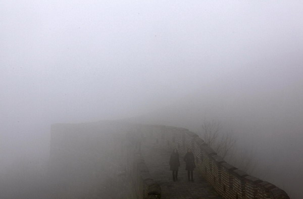 Heavy fog shrouds large parts of China, traffic disrupted