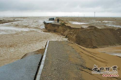 Downpours force Mogao Grottoes to close