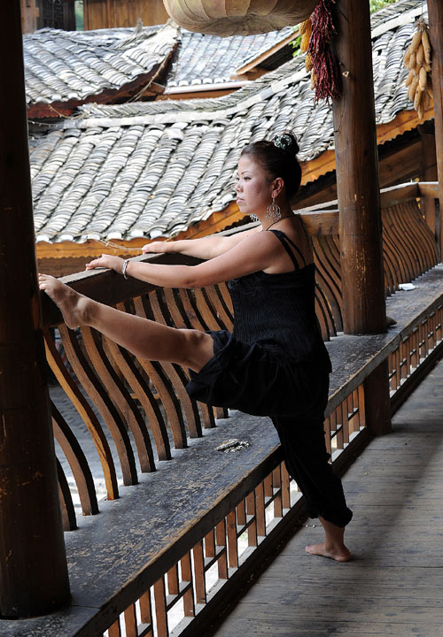 Dedicated dancer helps preserve Miao culture