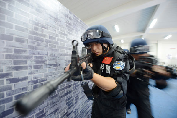 SWAT team conducts training in East China