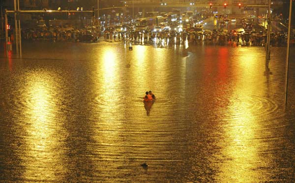 Beijing rainstorm victims revive in shelters