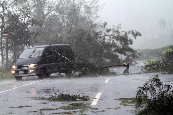 Typhoon Tembin lands on Taiwan