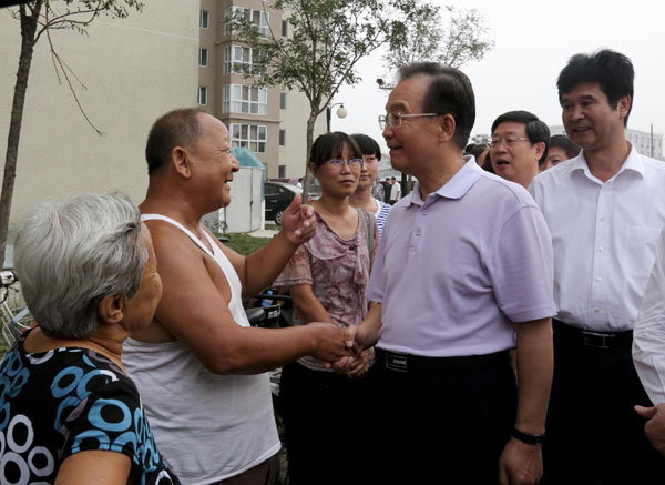 Wen inspects affordable housing in Tianjin