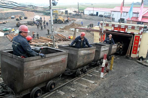 22 Chinese coal miners trapped in accidents