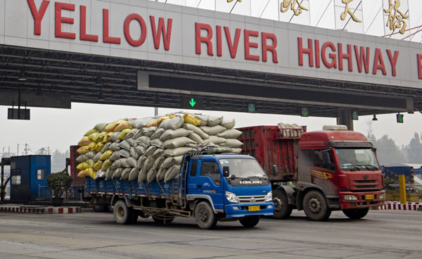 Authority criticized for blocking access to bridge