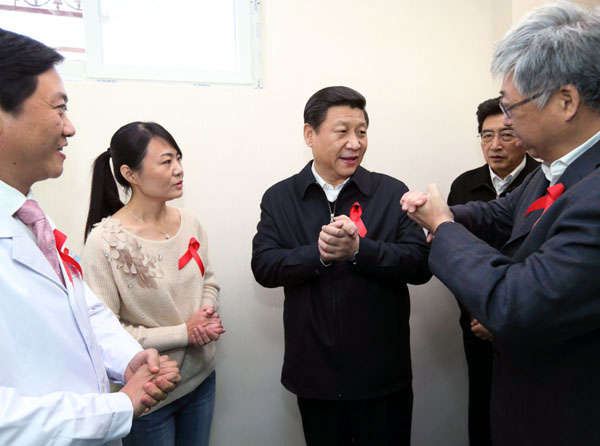 Top leaders make AIDS vow