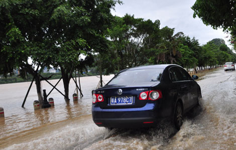 Four dead, two missing in S. China downpour