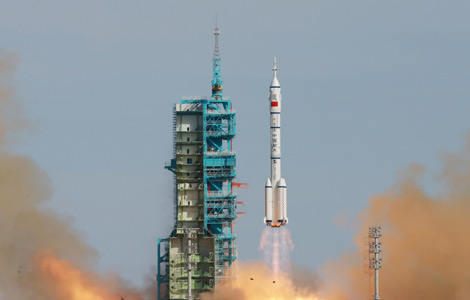 Shenzhou-X spacecraft blasts off