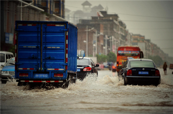 Typhoon Utor drowns S China, causing casualties