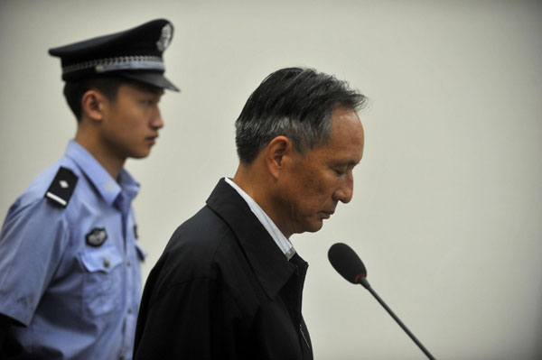 Former China rail chief admits graft