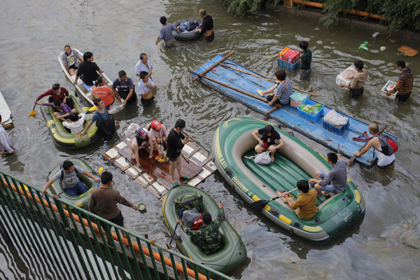 Flood victims still without food, power