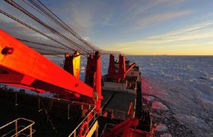 China's icebreaker <EM>Xuelong</EM> heads to open water