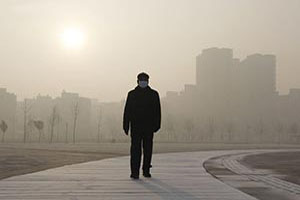 Beijing sees first rain this spring, lifts heavy air pollution alert