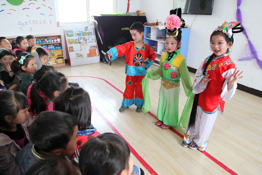 Children showcase Chinese culture