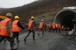 Racing against time for rescue in Yunnan mine flood