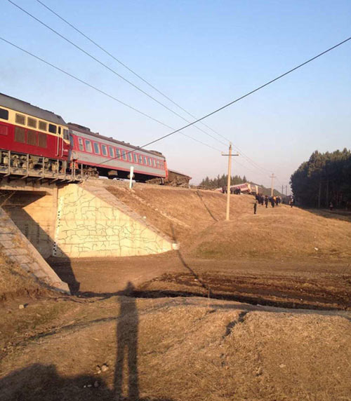 15 injured after train derailed in NE China