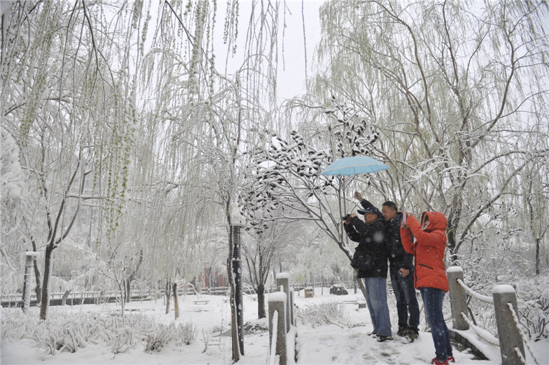 Xinjiang experiences extreme weather