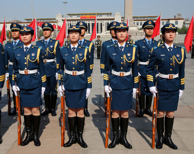 PLA Honor Guard debuts female members