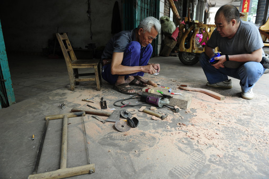 Handyman makes special vehicle for grandchildren