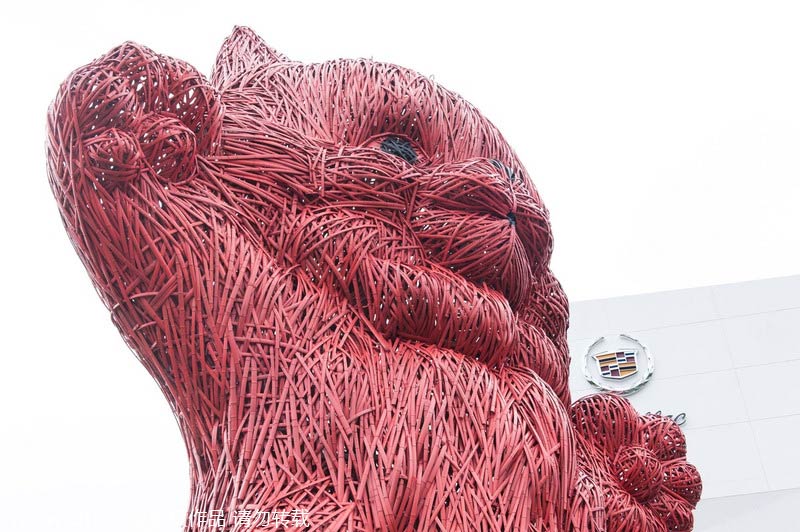 Giant pink kitten displayed in Shanghai