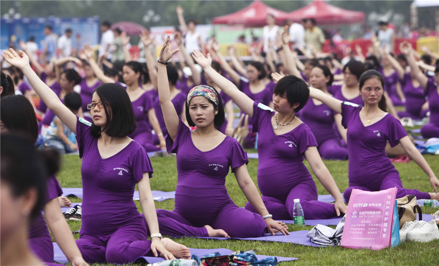 505 pregnant women beat record for group yoga