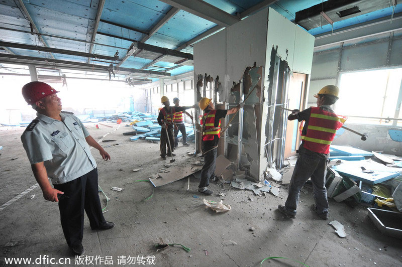 Illegal rooftop structure dismantled in Beijing