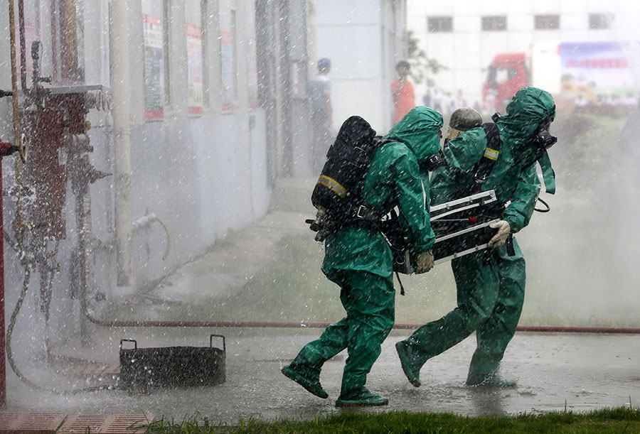 Firefighters conduct chemical leak drill in Anhui