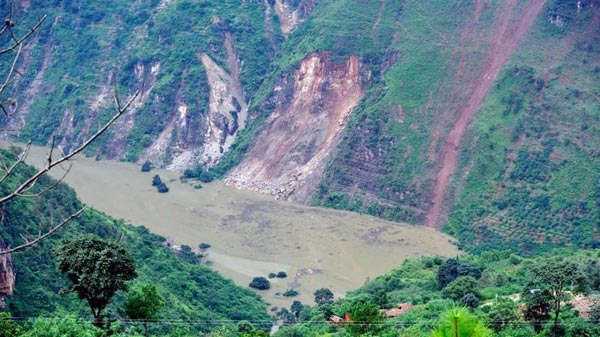 Barrier lakes pose threat in quake-hit Ludian