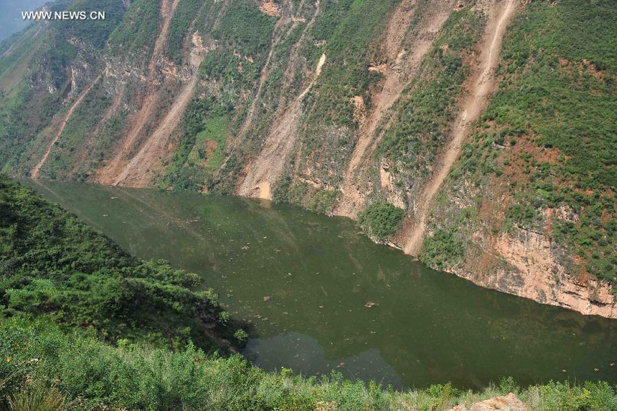 Army to blow up blockage at barrier lake in quake-hit Yunnan