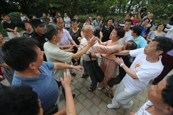 Crowd jostles for turf as gates open