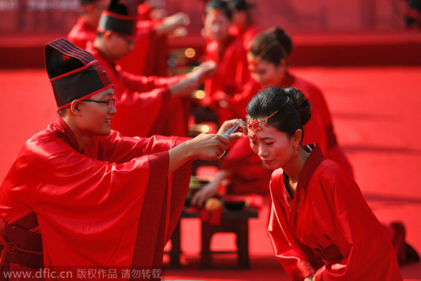 Couples tie the knot in traditional group wedding