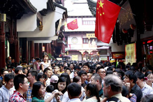 Scenic spots in Beijing packed with tourists