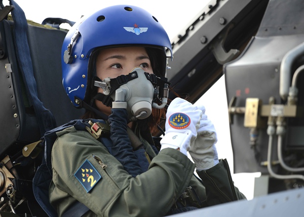 Bayi Aerobatic Team performs at Zhuhai air show