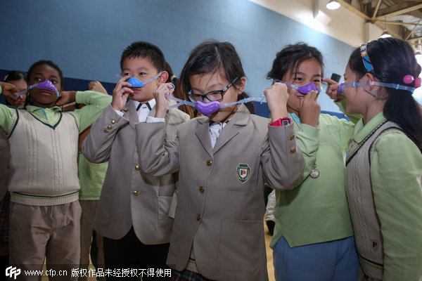 Anti-smog nasal masks given to children