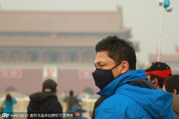 Smog stages Beijing comeback following APEC week