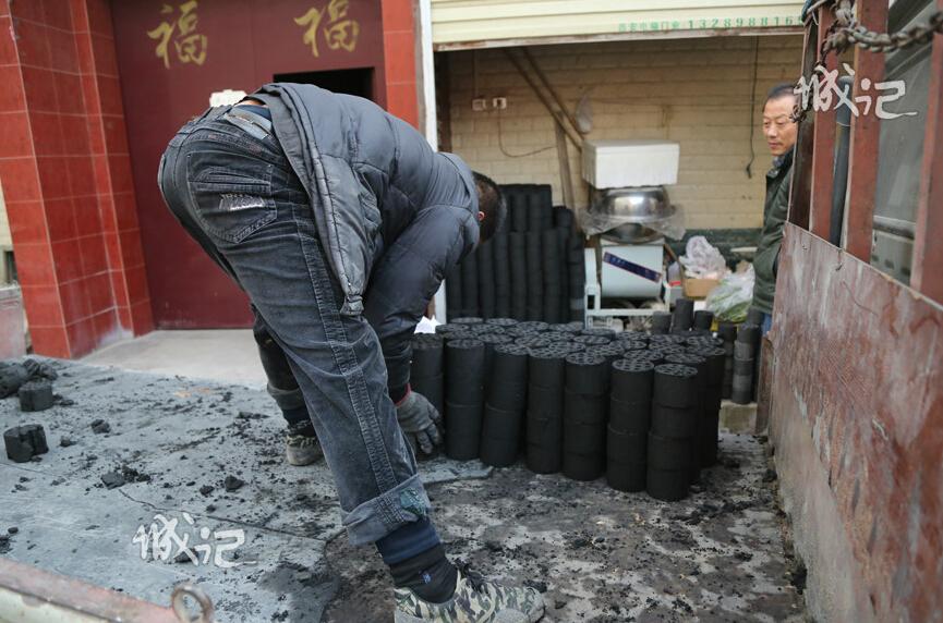 Coal haulers in city: to warm the winter