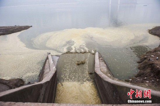 Outrage over polluted Yangtze River with excrement and urine