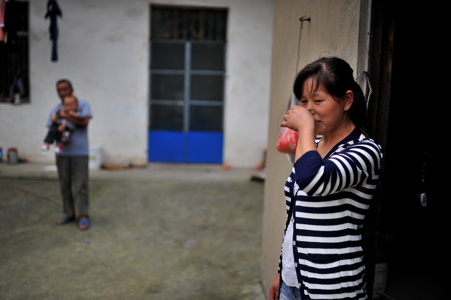 Left-behind wives expectantly await Spring Festival