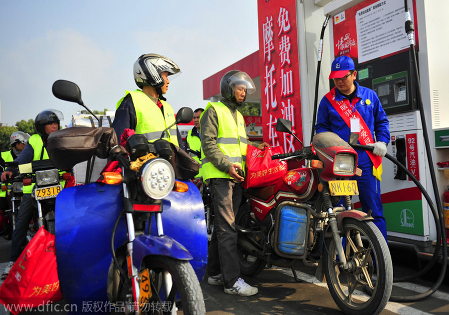 A homeward bound motor 'gang'