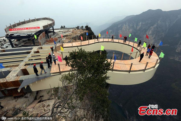 Record-breaking glass bridge to open in Chongqing