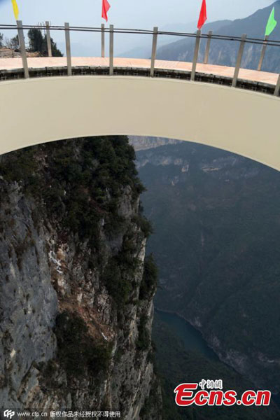 Record-breaking glass bridge to open in Chongqing