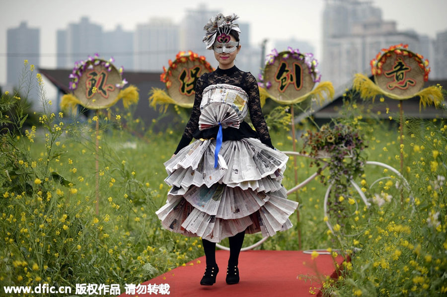 Bizarre fashion show appeals for green life in Chongqing