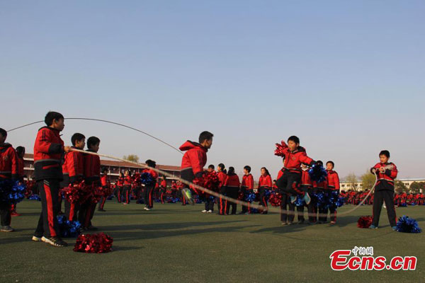 6,700 students perform spectacular exercise set