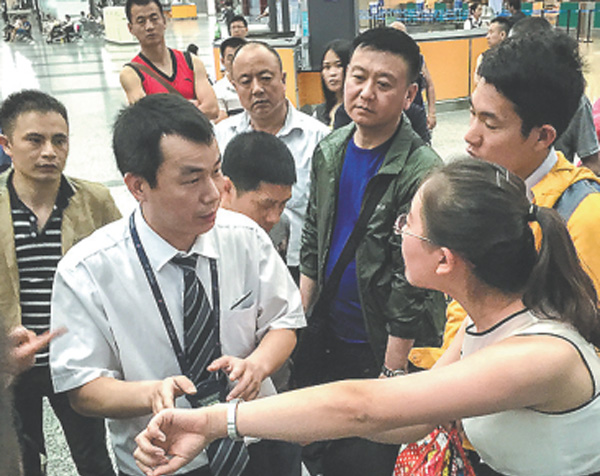 Storm triggers air and road chaos in Guangzhou