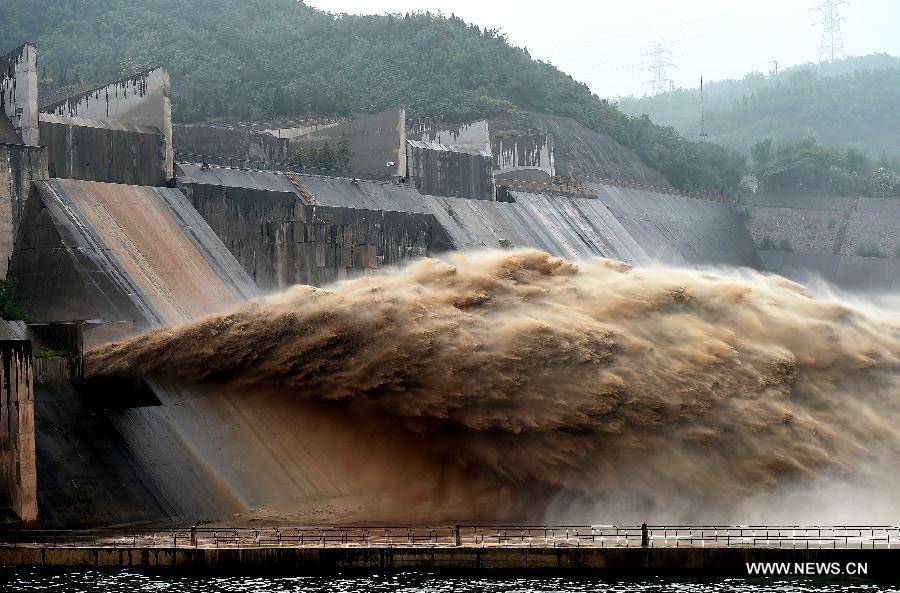 Tourists amazed by artificial water cascades in Henan