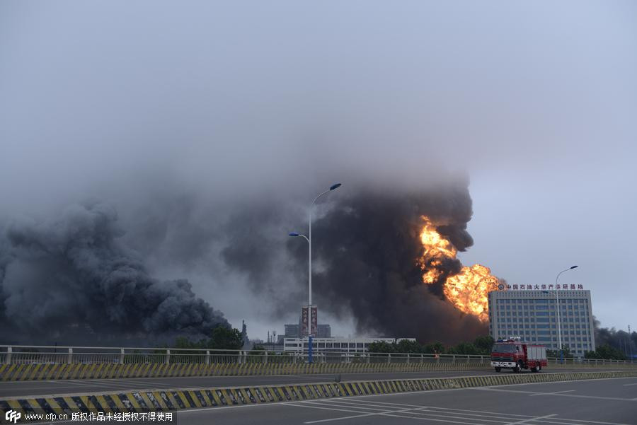 Fire engulfs petrochemical plant in Shandong