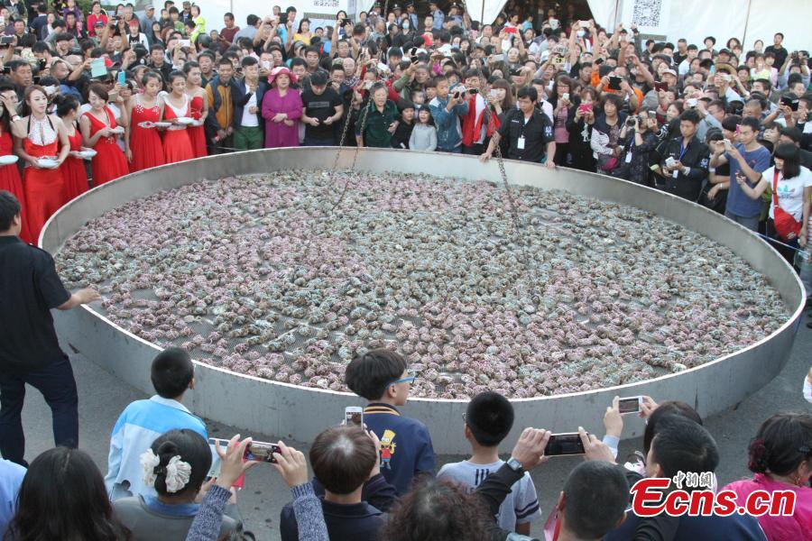 Massive pot used for steamed crabs seeks Guinness World Record