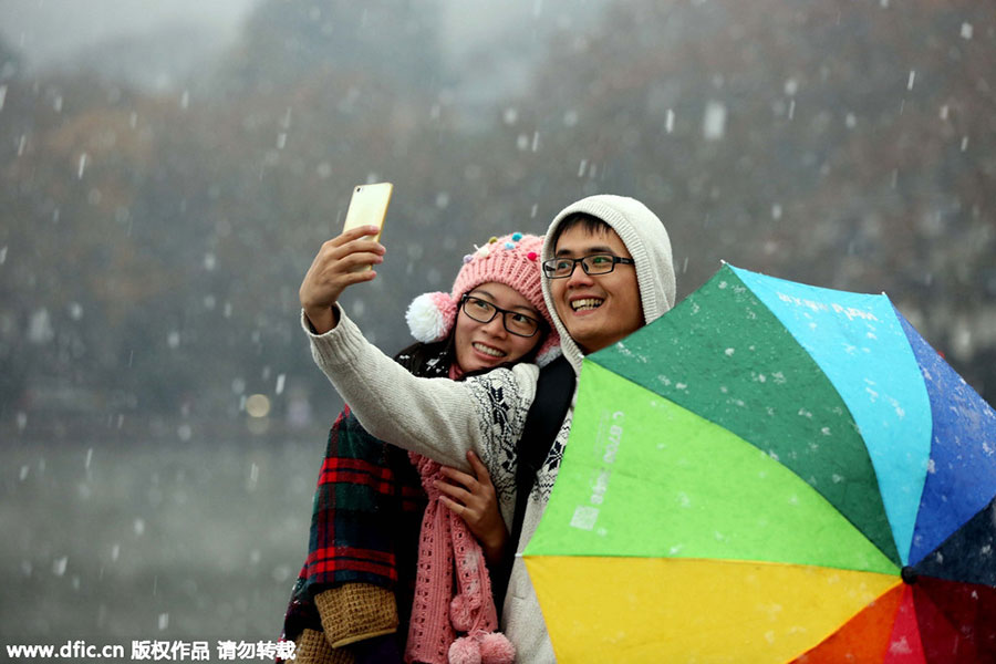 Hangzhou embraces first snowfall of the season